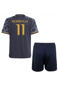 Real Madrid Rodrygo Goes #11 Jalkapallovaatteet Lasten Vieraspeliasu 2023-24 Lyhythihainen (+ Lyhyet housut)